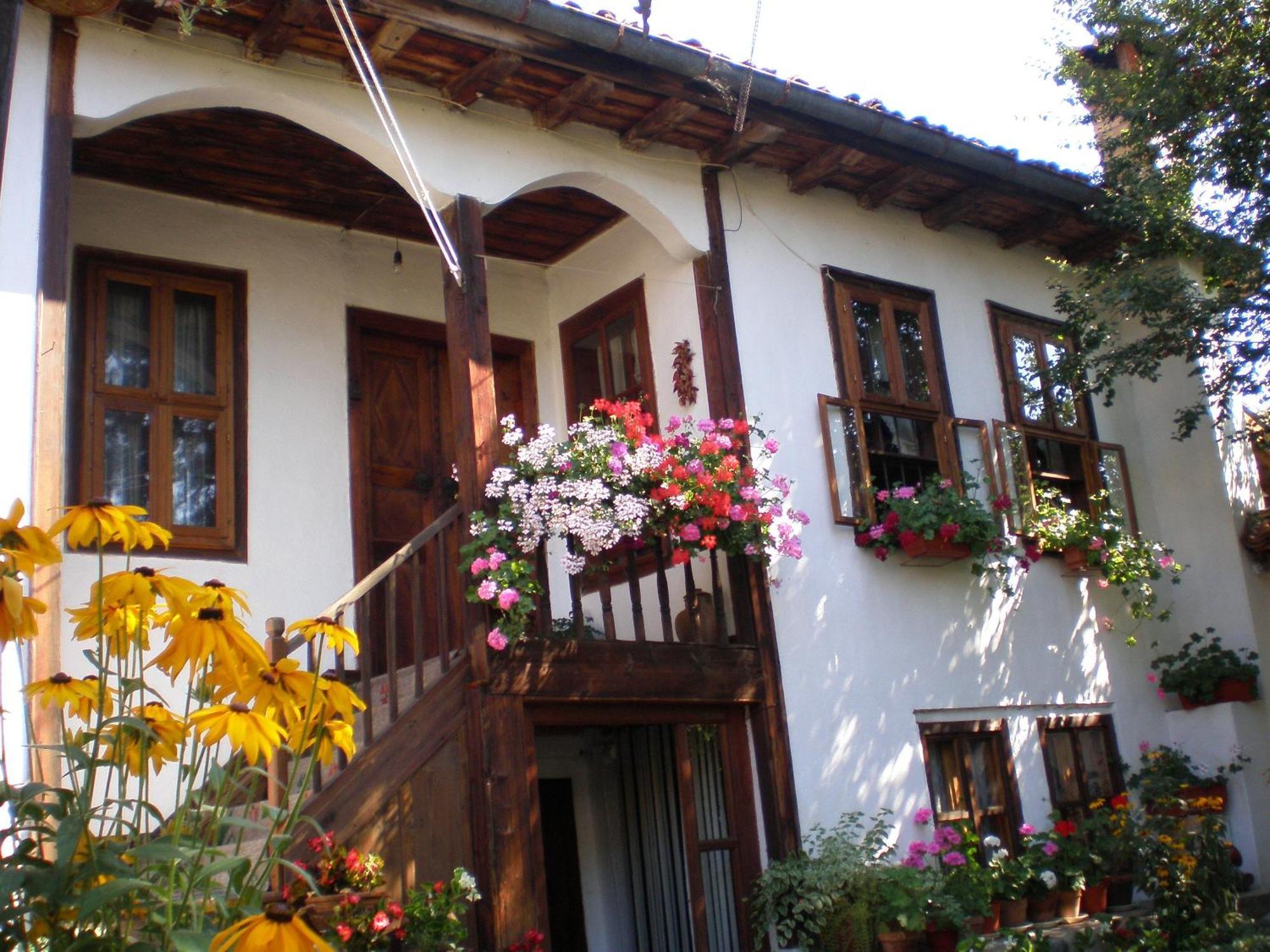 Tsutsovi House Kalofer Exterior foto