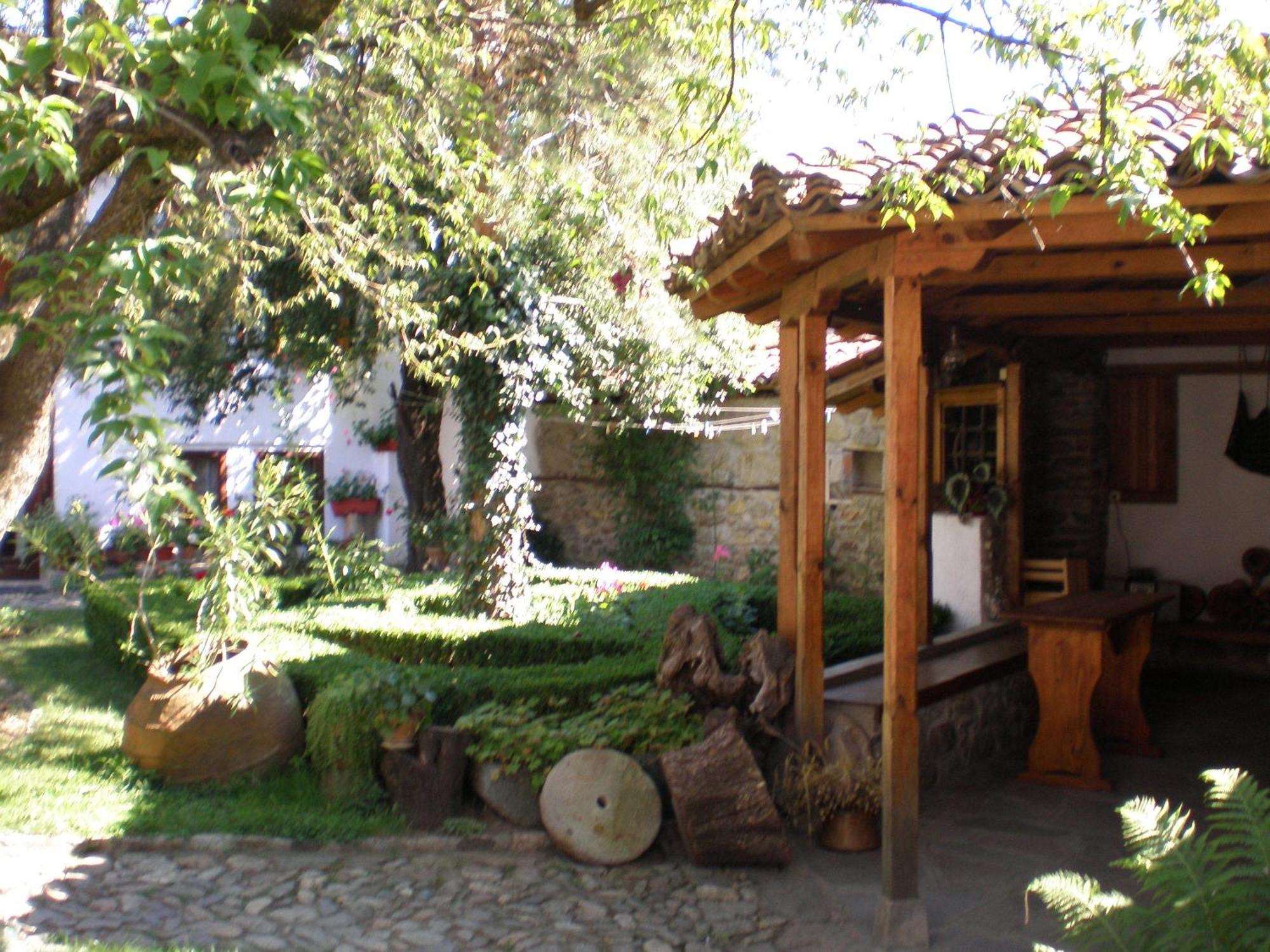 Tsutsovi House Kalofer Exterior foto